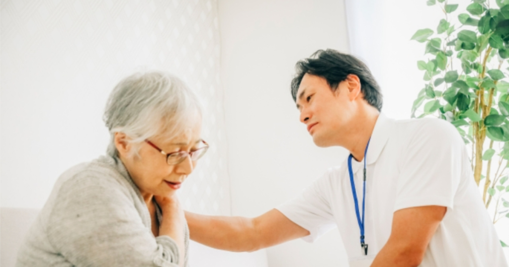 利用者の体の具合を確認する