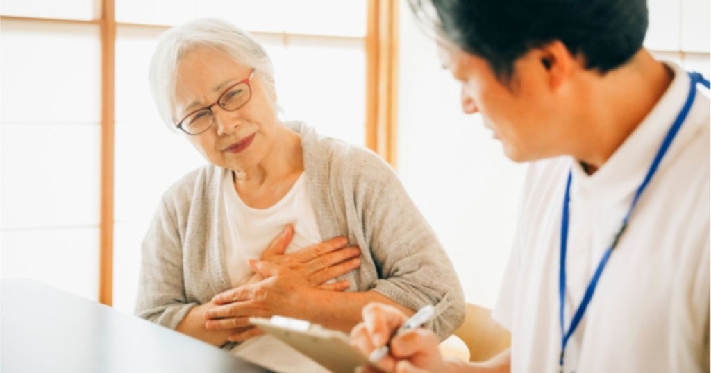 利用者の体の具合を確認する3