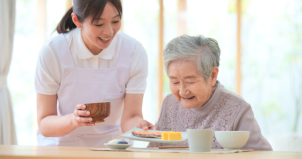 介護者が食事を用意