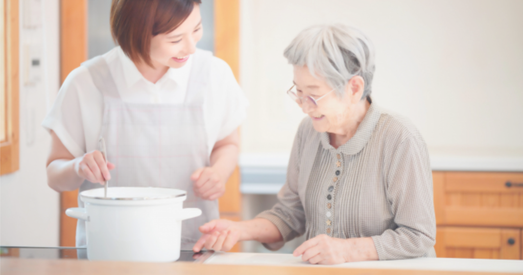 介護者と料理を楽しむ