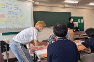 大学生の企画で笑顔あふれるひととき　～白梅学園大学とグループホームの多世代交流～を表す画像