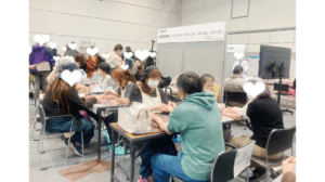 横浜市のフレイル予防イベントに「美容の力」｜高齢者の交流が自然に生まれる場にを表す画像