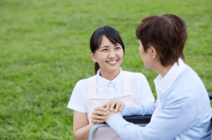 【介護意識調査】「自分は自宅で」「家族は施設で」理想と現実のギャップが浮き彫りにを表す画像