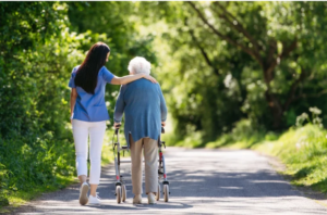 就労者の2割が「働きながら介護」を経験。制度があっても4割が活用できず、育児支援より高い心理的ハードルを表す画像