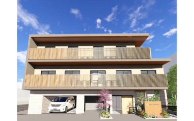 青空を背景にした、3階建てのモダンな介護付有料老人ホーム『はなことば西が丘』の外観完成予想図。2階と3階のバルコニーには木目調の縦ルーバーが施され、1階部分には駐車場とエントランス、施設名の看板が配置されている。