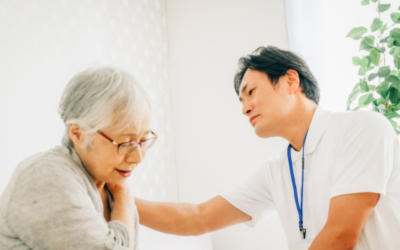 利用者の体の具合を確認する