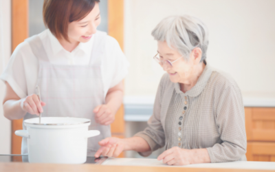 介護者と料理を楽しむ